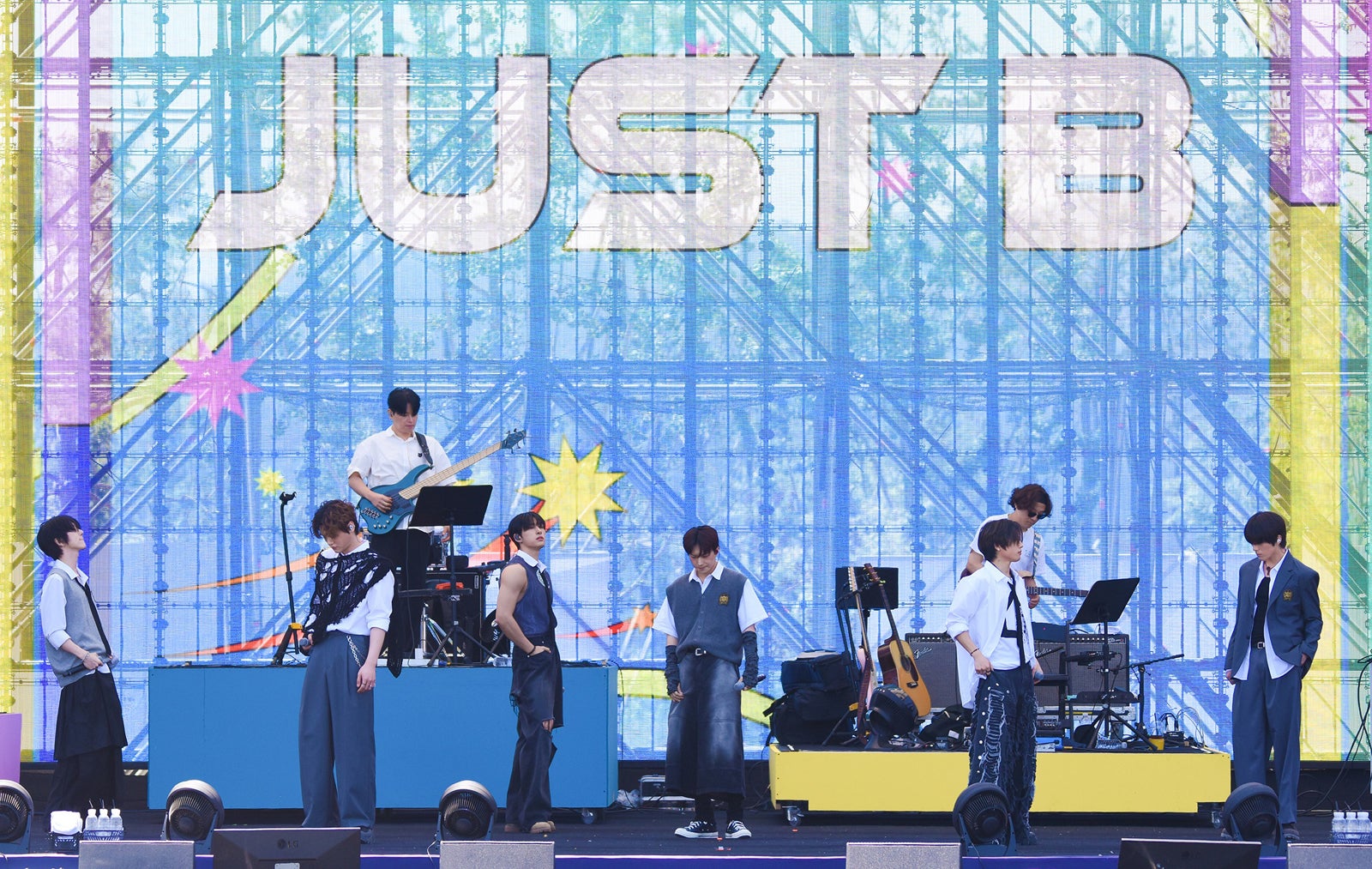 JUST B「Weverse Park」（C）2024 Weverse Con Festival