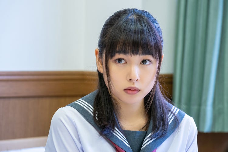 桜井日奈子、34年ぶり映像化「ヤヌスの鏡」で主演 優等生と不良少女を演じ分け - モデルプレス