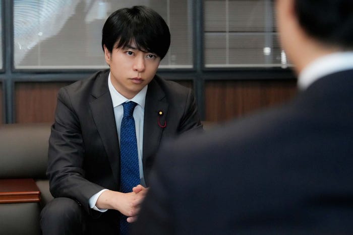 櫻井翔「笑うマトリョーシカ」第6話より(C)TBS