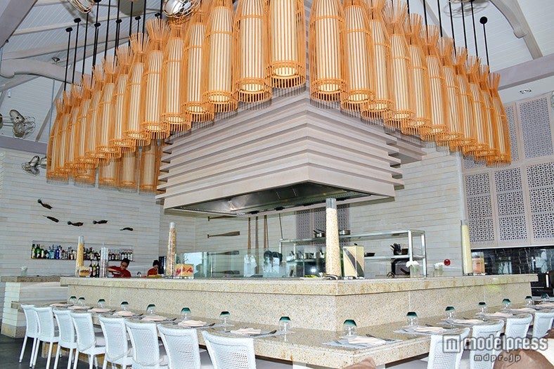 天井の高い開放的な店内