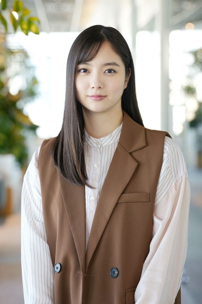 新川優愛(C)「五十嵐夫妻は偽装他人」製作委員会