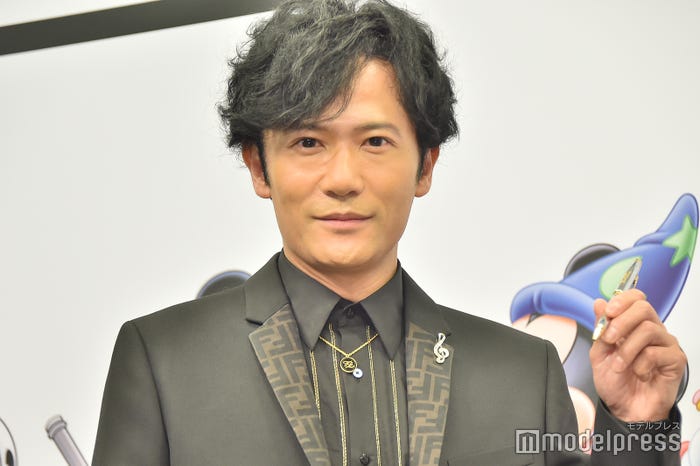 案内人役を務める稲垣吾郎(C)モデルプレス