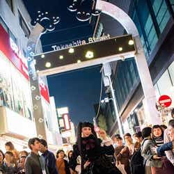 モデルプレス - 中条あやみ、サプライズ登場で竹下通りパニック