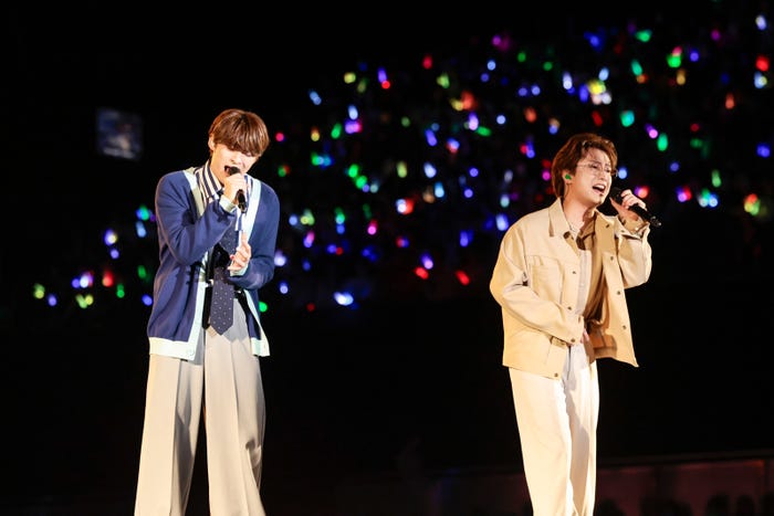 TETTA、田中雅功「小説ならば」(撮影:米山三郎/笹森健一)