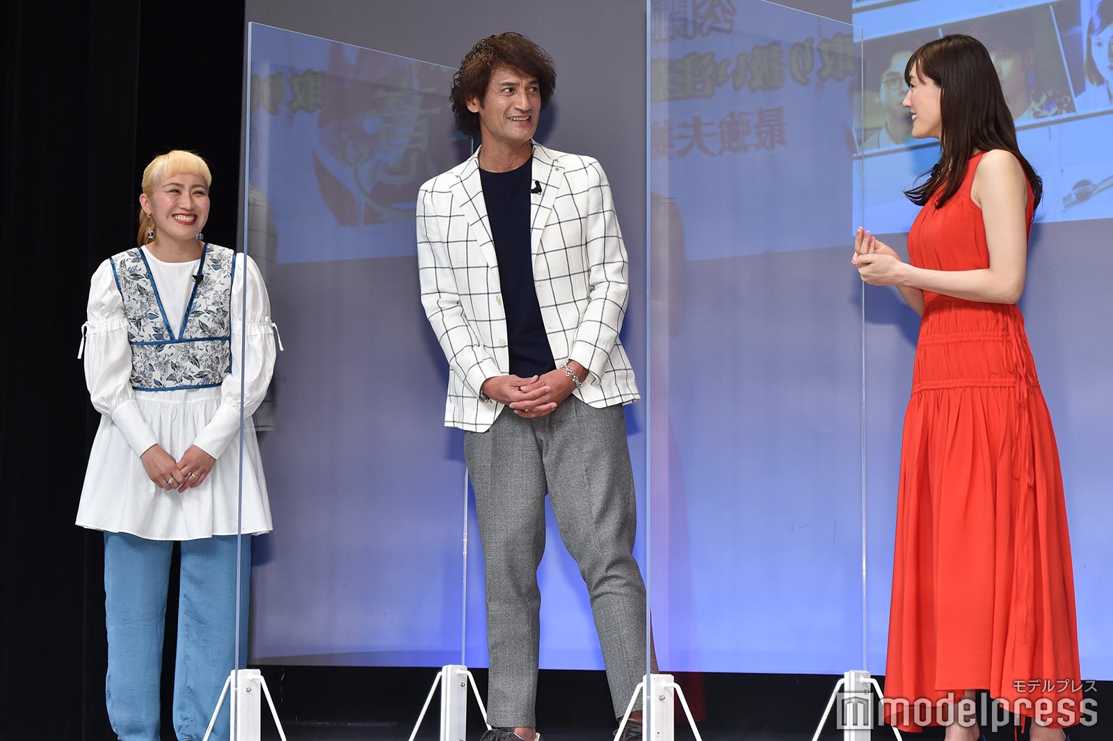 丸山桂里奈、本並健治、綾瀬はるか（C）モデルプレス