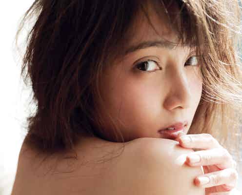 AKB48入山杏奈、背中ヌード披露 セクシーショットにドキッ!