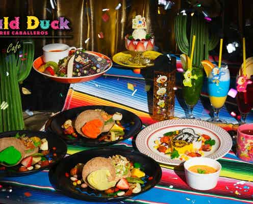 「ドナルドダック~三人の騎士~」期間限定カフェが新宿にオープン カラフルなカレーやドリンクなど