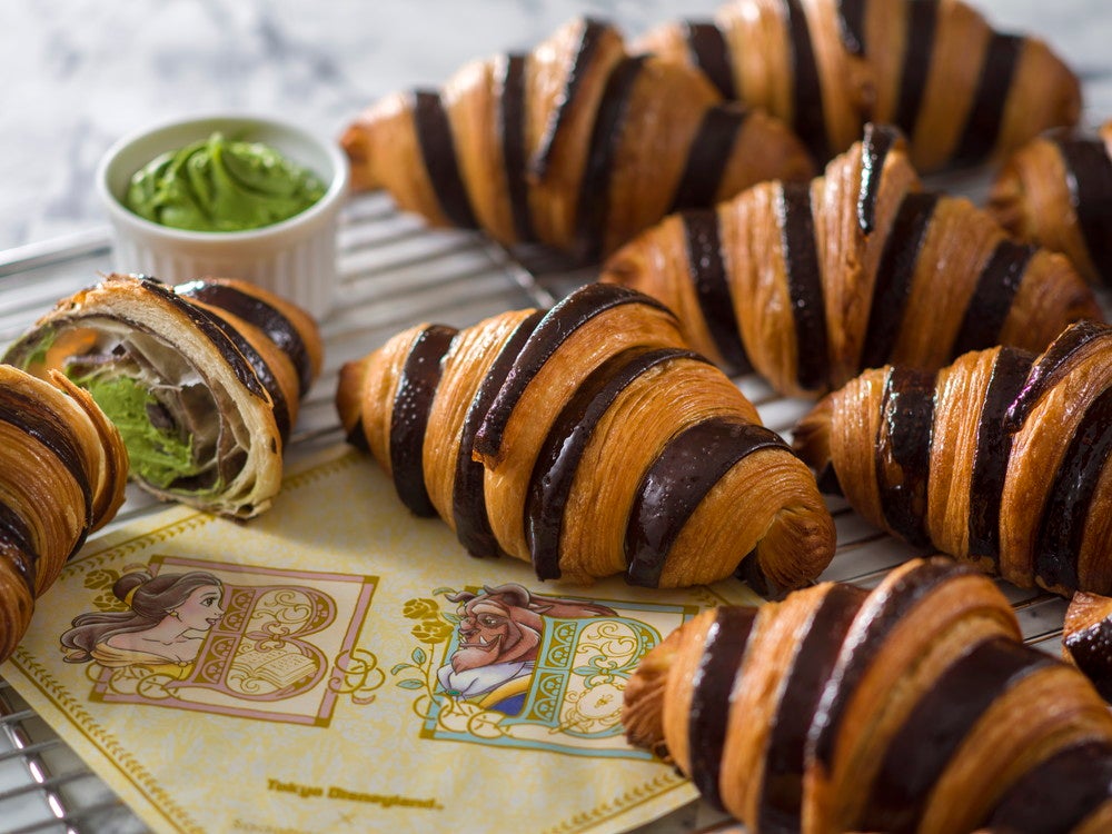 抹茶クリームとチョコレートのクロワッサン550円／個（C）Disney