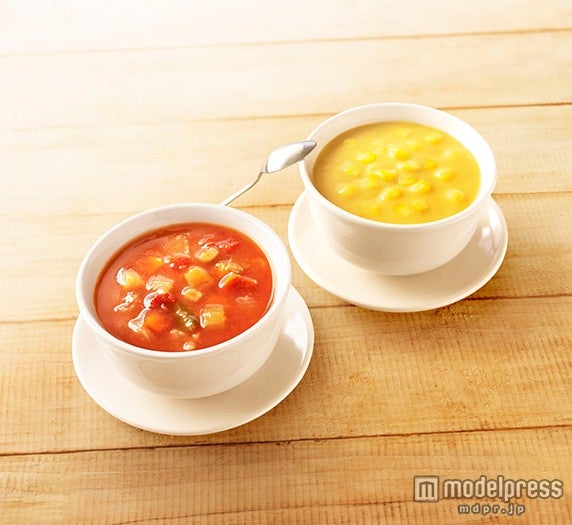 左から「ミネストローネ」、「コーンクリームスープ」