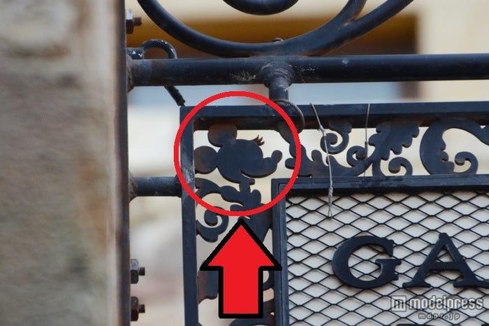 左角にはミニーのシルエット