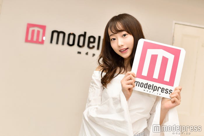 岡田恋奈 (衣装:JILLSTUART)(C)モデルプレス