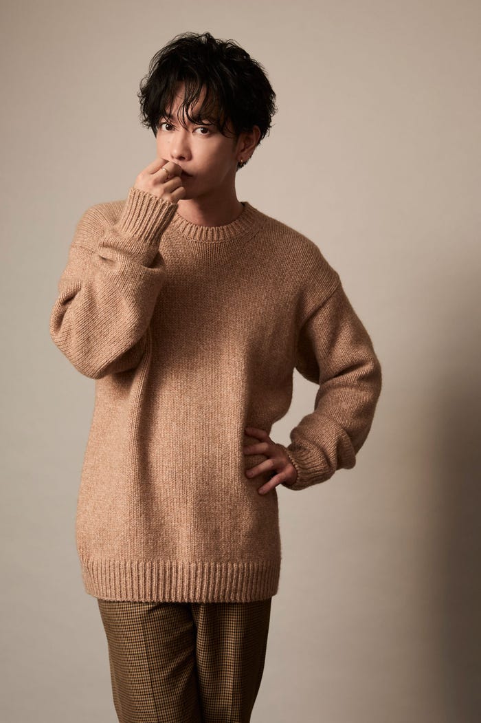 佐藤健/ヘアメイク:toshiyasu oki(CONTINUE)、スタイリスト:吉田ケイスケ/Keisuke Yoshida(提供写真)