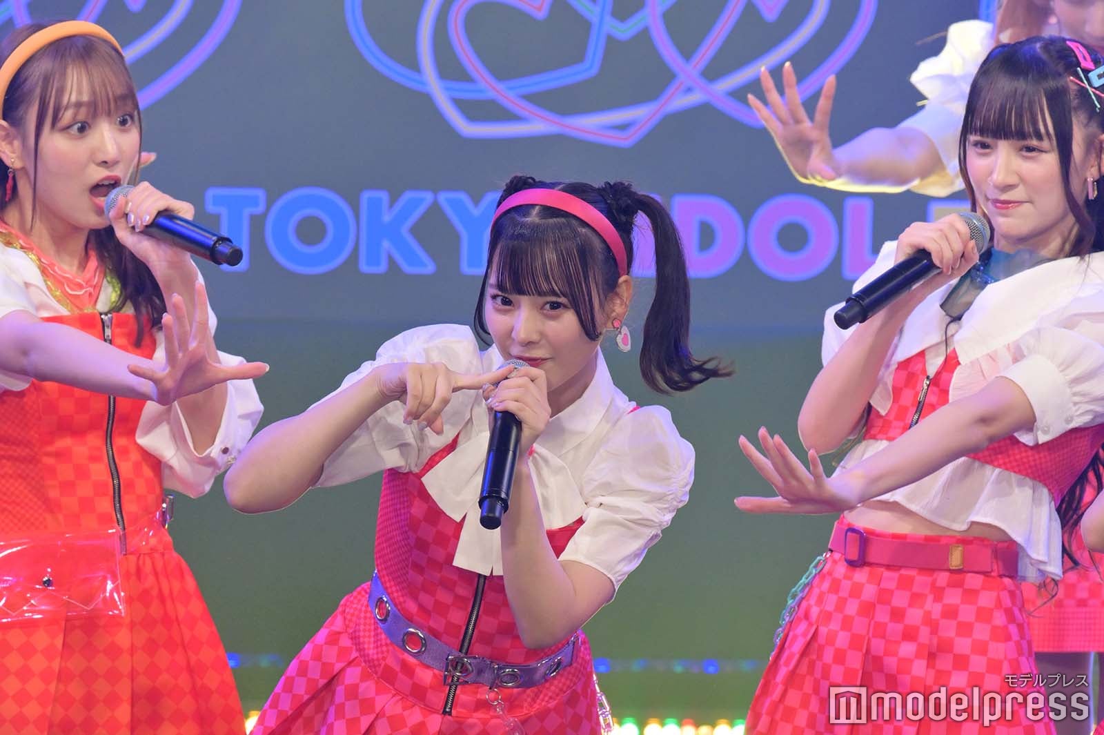 =LOVE （C）モデルプレス