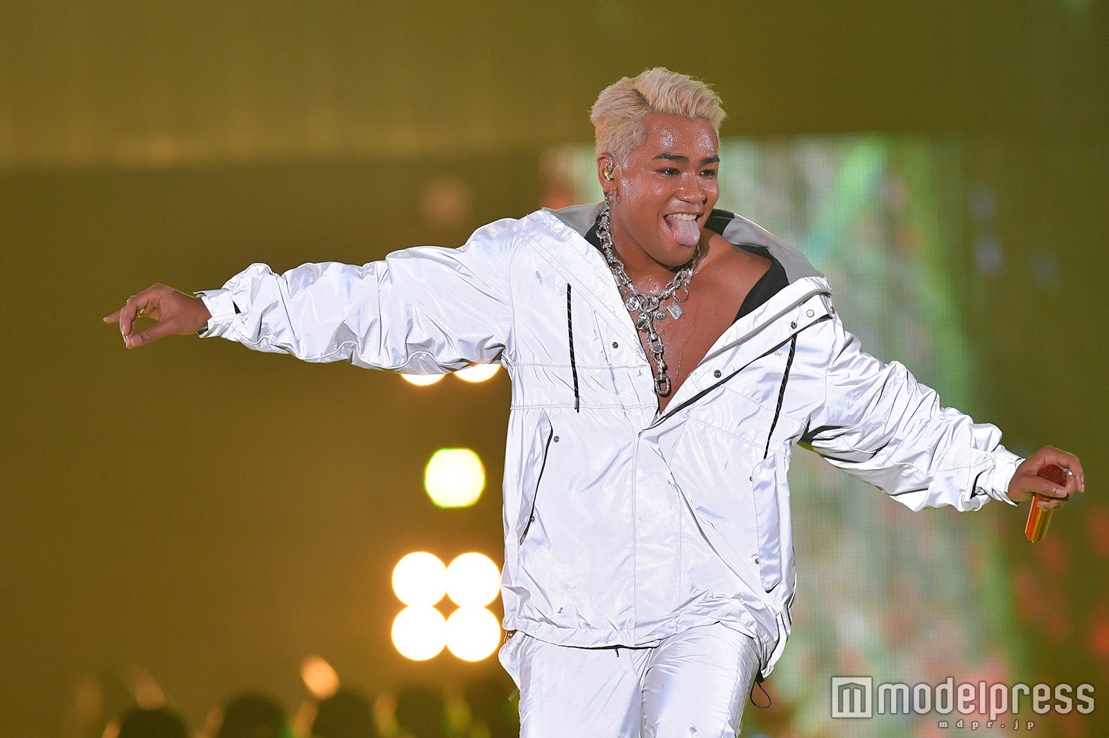 CRAZYBOY（三代目JSB ELLY）、SWAYとサプライズコラボに大阪熱狂＜関