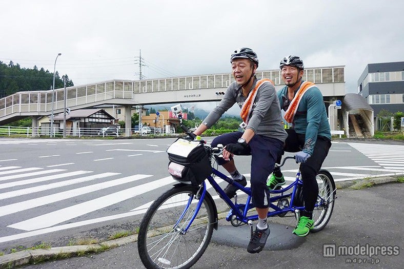 第3区を走る（左から）玉袋筋太郎、武蔵／画像提供：テレビ東京