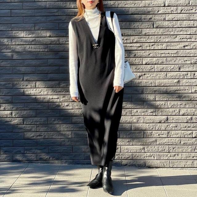 モノトーンコーデ 大人におすすめ黒ジャンスカコーデ