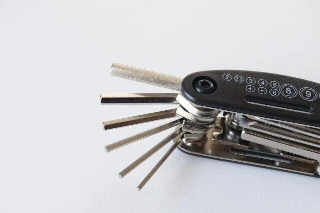 ダイソー　16種折込工具セット