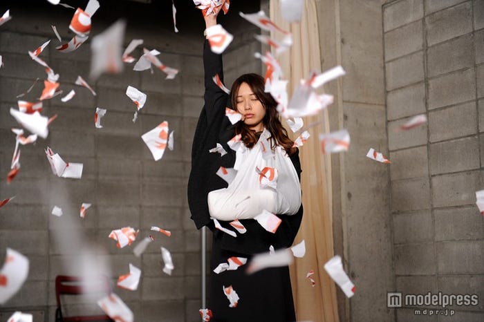 当麻紗綾を演じた戸田恵梨香(C)2013「劇場版SPEC ~結~ 漸ノ篇」製作委員会(C)2013「劇場版SPEC ~結~ 爻ノ篇」製作委員会