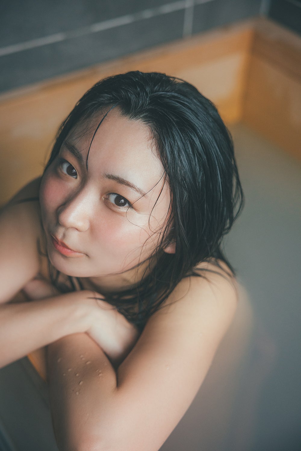 アンゴラ村長／写真集「標準体型」先行カット（C）撮影：東京祐／講談社