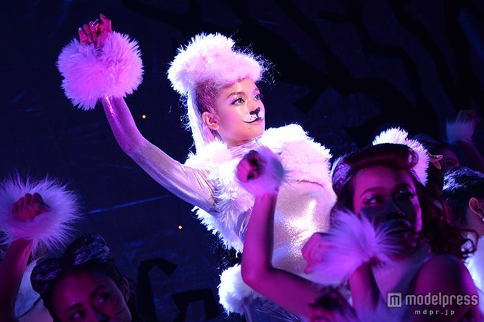 ローラ“ピンクプードル”でSEXYダンス 初のファンクラブイベント「みんな大好き」 - モデルプレス