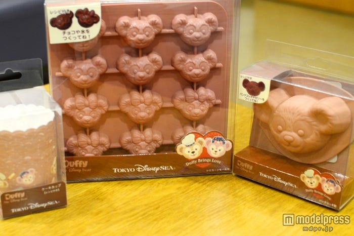 手作りアイテム(左から)ケーキカップ、シリコーンモールド、パンナコッタ型