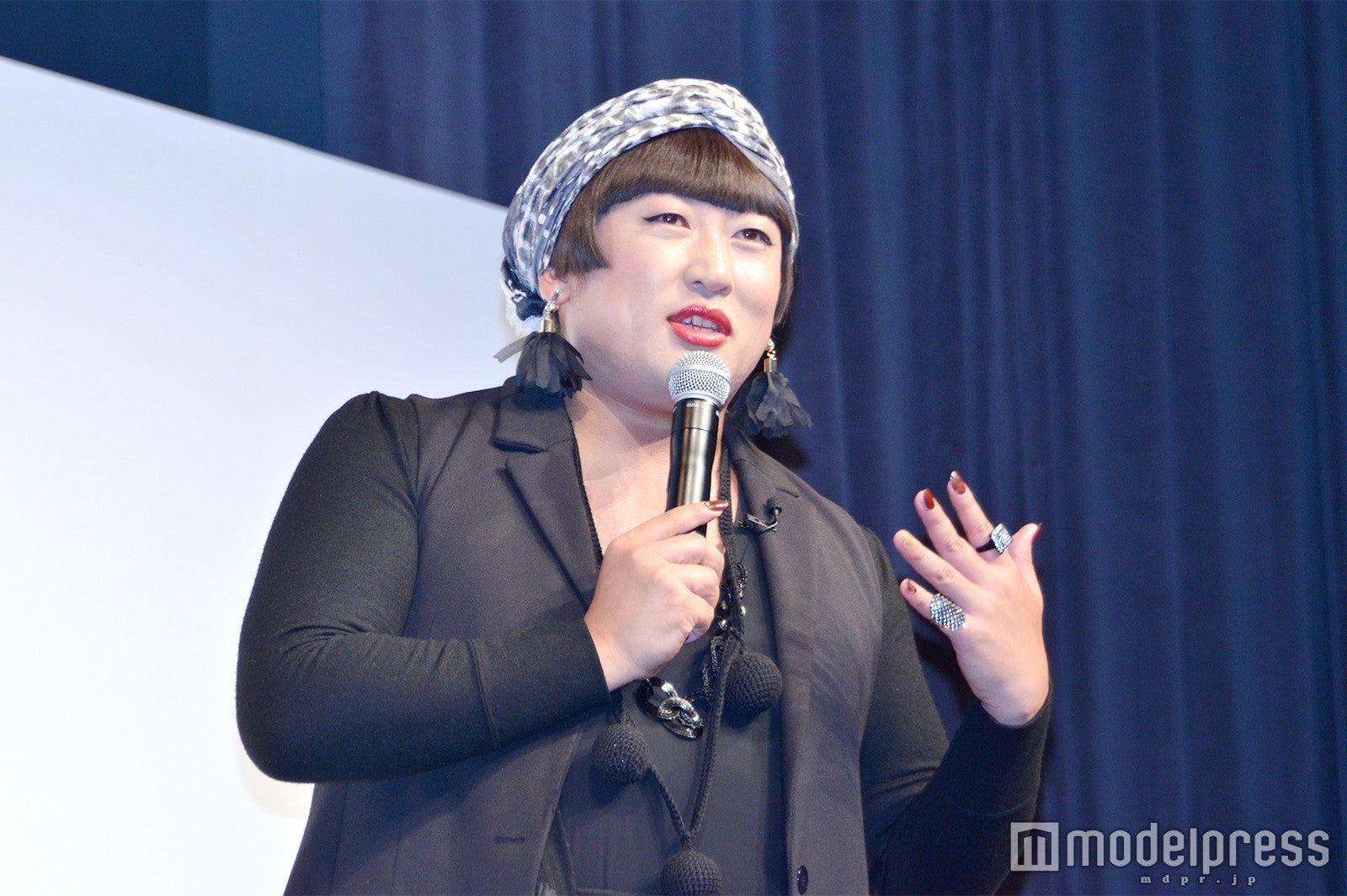 世界的デザイナー・YOKO FUCHIGAMI、国道で素材調達した新ブランド“分離FUCHIGAMI”をアピール