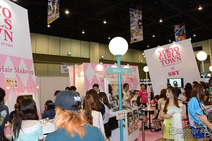 ブースにはタイの女の子が殺到「TOKYO GIRLS TOWN」