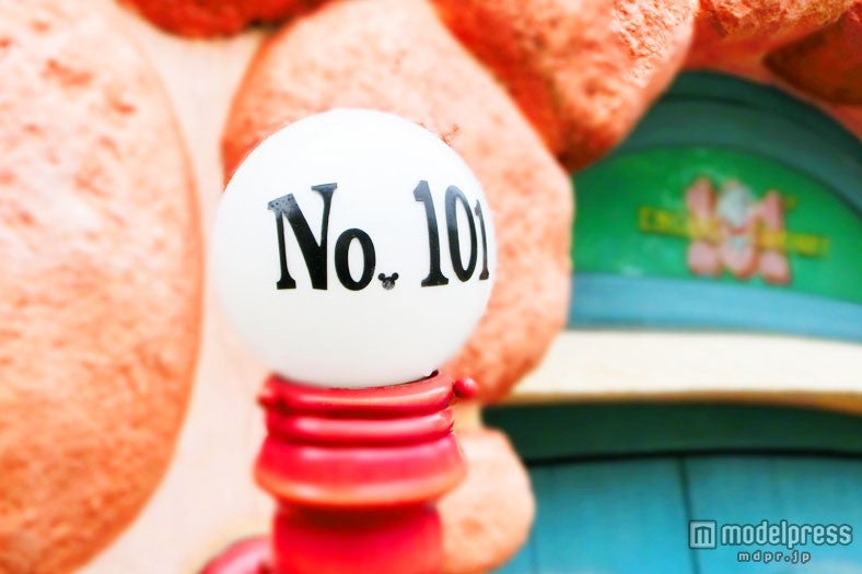 Noの後の．がミッキーのシルエットに（TDL、トゥーンタウン)