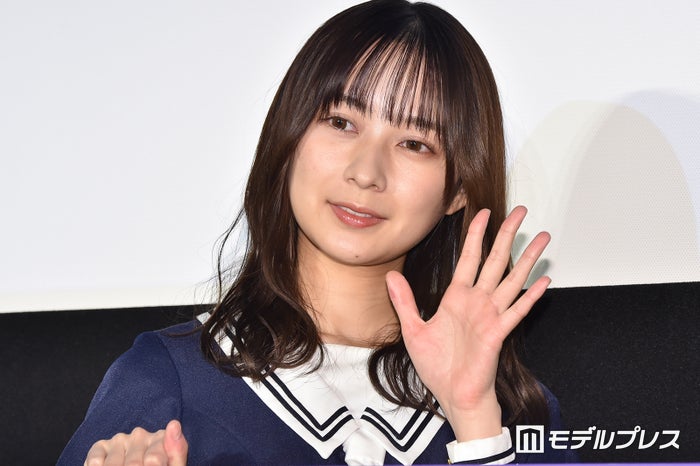元乃木坂46鈴木絢音、父親との幼少期ショット公開「面影ある」「天使」と反響