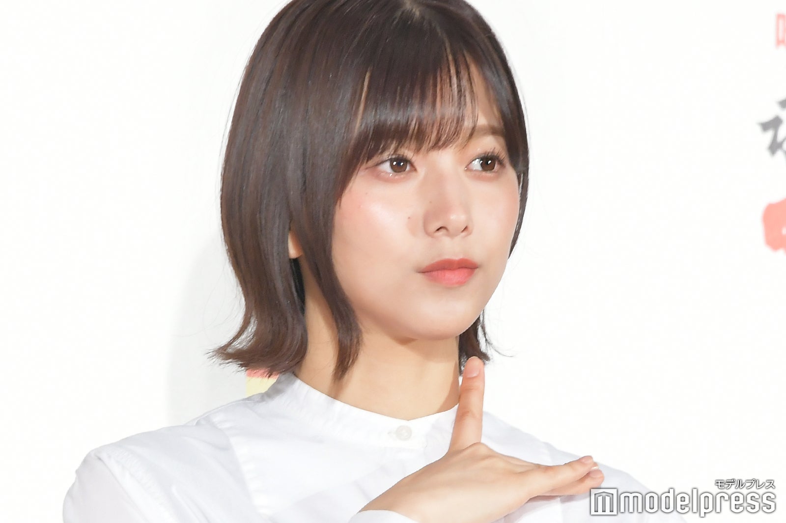 渡邉理佐“欅ポーズ” （C）モデルプレス