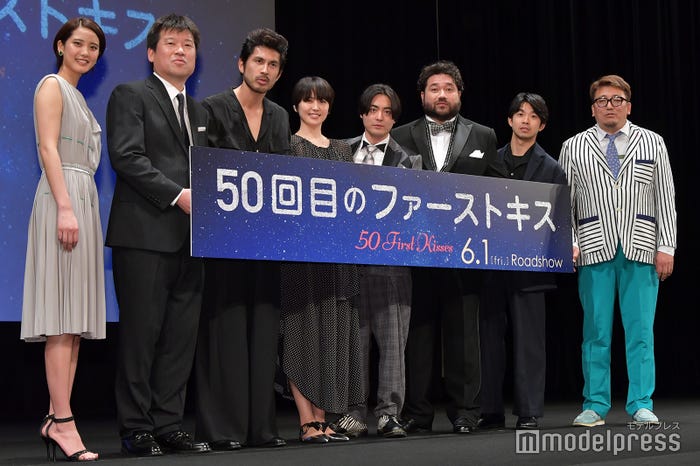 (左から)山崎紘菜、佐藤二朗、平井堅、長澤まさみ、山田孝之、勝矢、太賀、福田雄一監督(C)モデルプレス