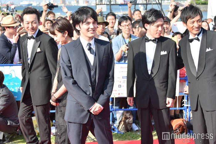 「火花」レッドカーペットの様子(C)モデルプレス