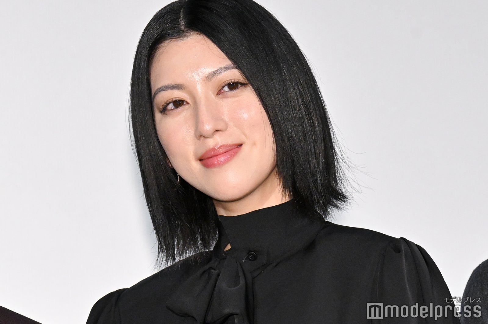 イメチェン前の三吉彩花（C）モデルプレス