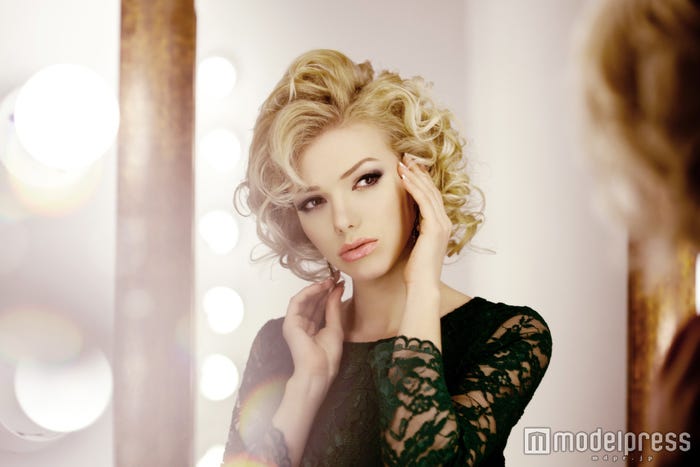 メークチェックの忘れずに(photo by Miramiska/Fotolia)