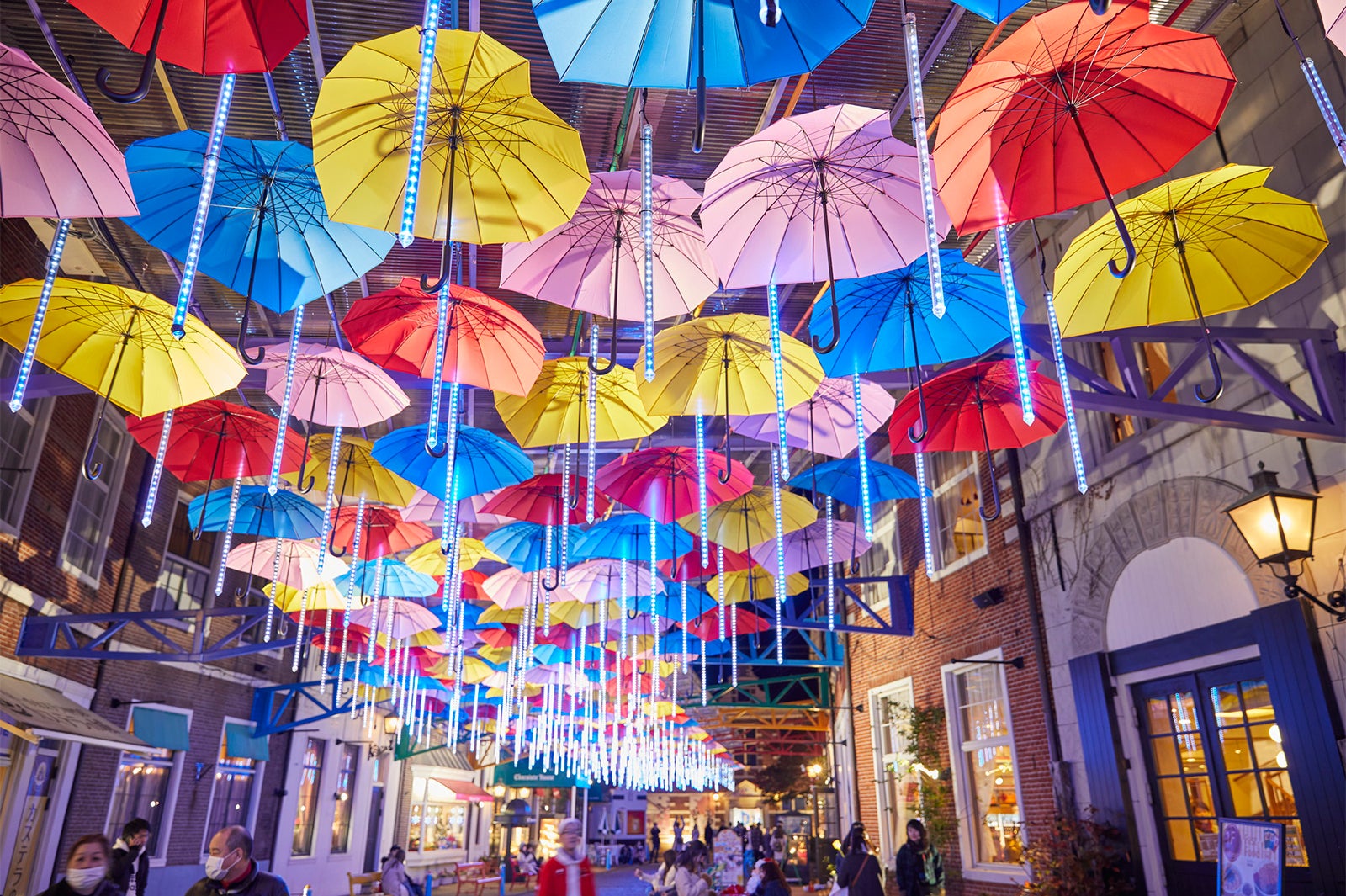 ハウステンボスが「光と炎の王国」に進化！SNS映えハートスポットも限定登場