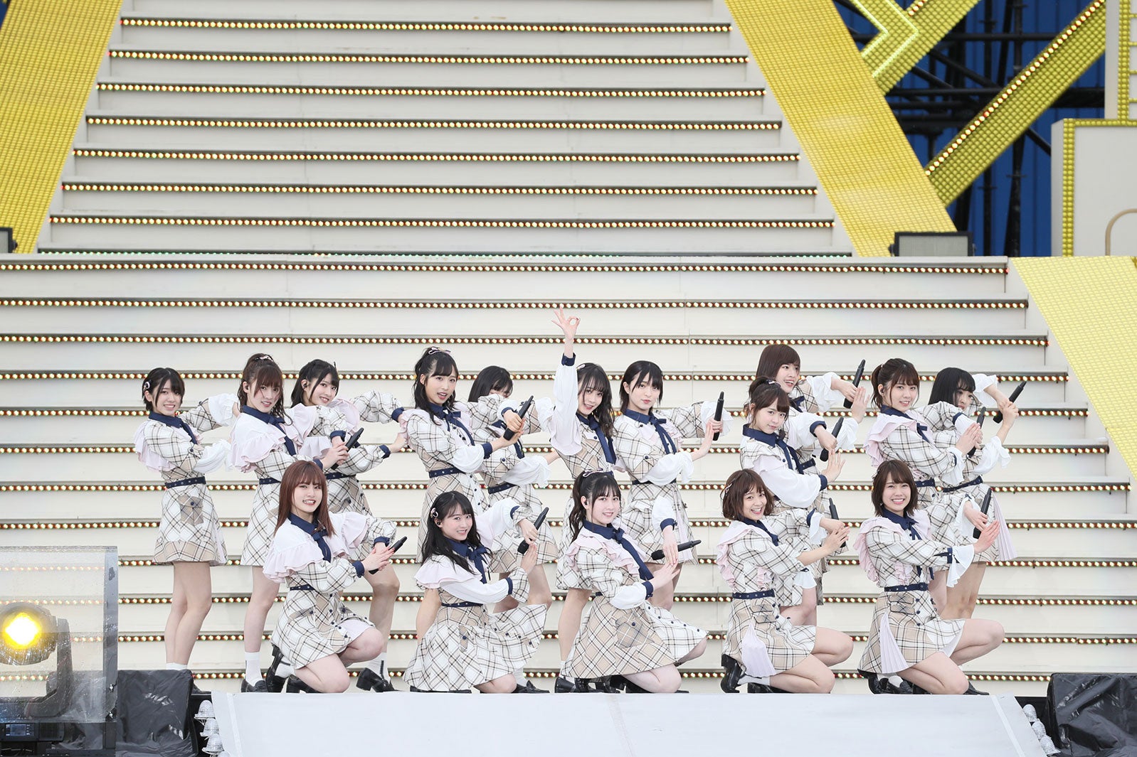 「AKB48グループ春のLIVEフェスin横浜スタジアム」（C）AKS