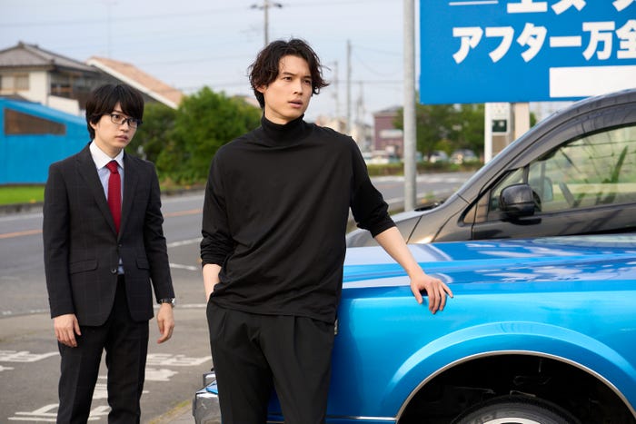 西畑大吾、松村北斗/新たに公開された第2話シーン写真(C)テレビ朝日
