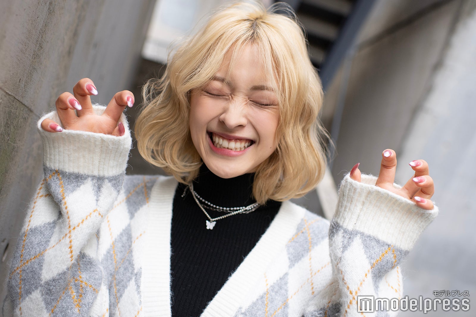 “オオカミポーズ”／美月（C）モデルプレス