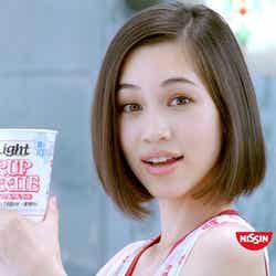 水原希子/ICEカップヌードル新CM「氷入れすぎた」篇より