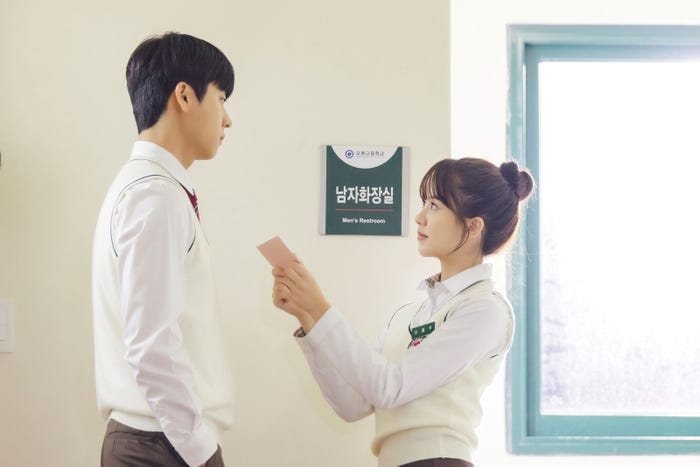 チェ・ジョンヒョプ、キム・ソヒョン(C)IOKCOMPANY Co.,Ltd.