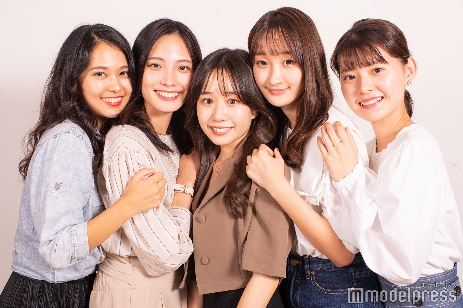 常住紅葉さん、須田美帆さん、中村ななみさん、竹内初菜さん、野口莉子さん／「ミス学習院」ファイナリスト（C）モデルプレス