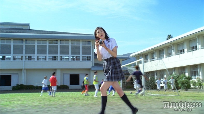 三吉彩花／シーブリーズ新ＴＶＣＭ「全力フォトグラファー」篇