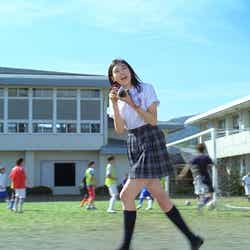 三吉彩花/シーブリーズ新TVCM「全力フォトグラファー」篇