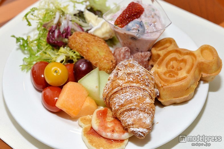 「エンチャンテッド・ガーデン・レストラン」