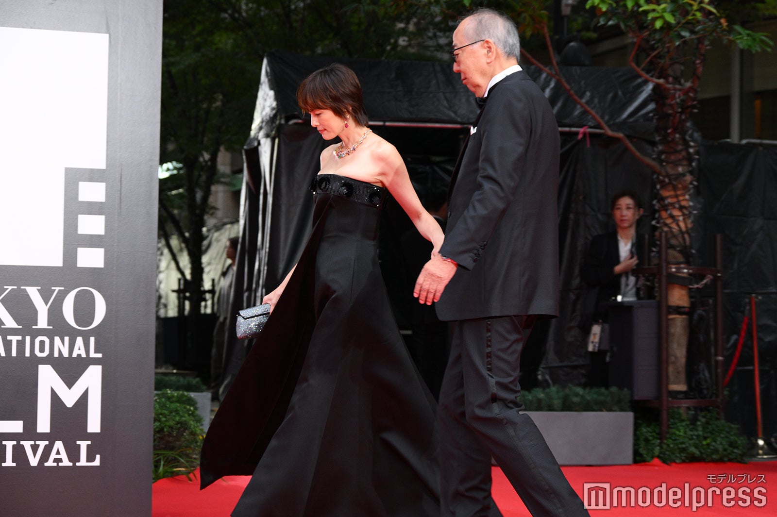 米倉涼子、岸部一徳（C）モデルプレス