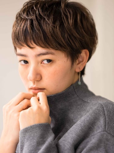メッシュの入った女性向けショートヘア集 トレンドを押さえた動きを出すヘアスタイル モデルプレス メッシュの入った女性向けショートヘア集 トレンドを押さえた動きを出すヘアスタイル モデルプレス