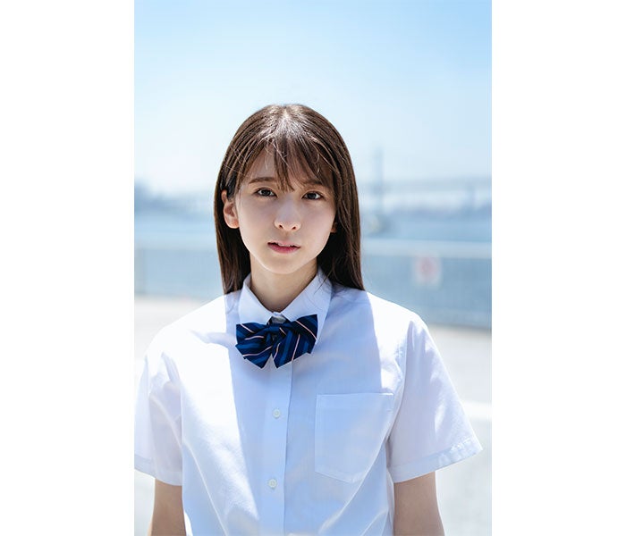 乃木坂46・菅原咲月、清涼感たっぷりの制服グラビアを届ける