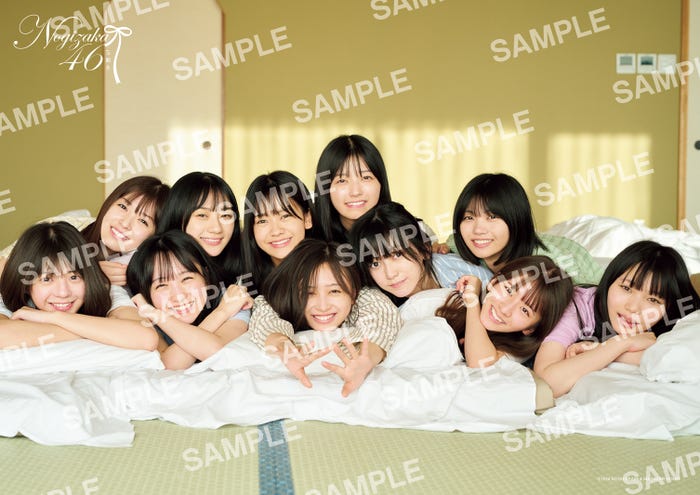 乃木坂46・5期生 写真集「あの頃、乃木坂にいた」HMV BOOKS SHIBUYA・HMV BOOKS SHINBASHI/特典折り⽬無しポスター(提供写真)