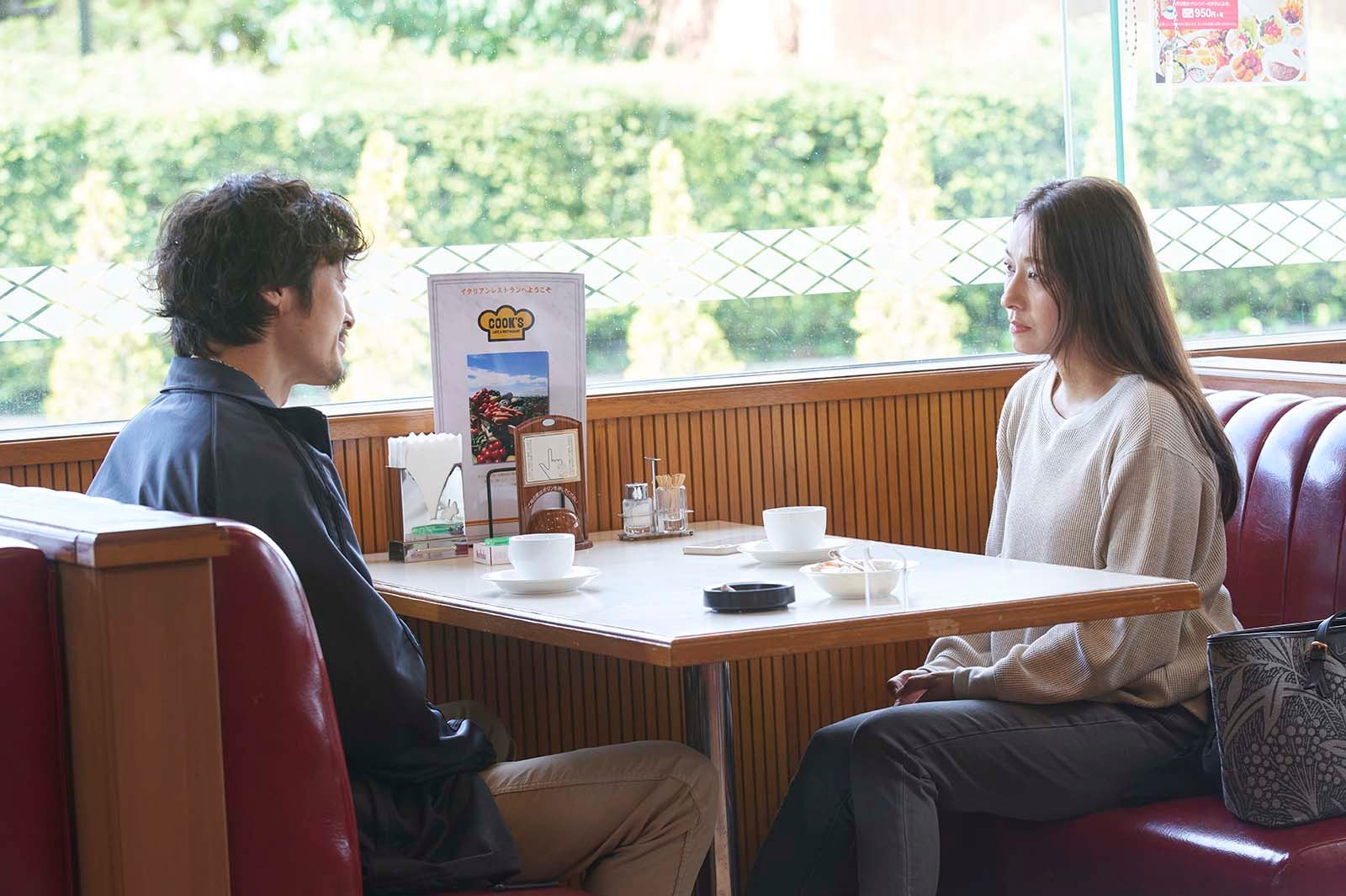 和田聰宏、片岡礼子「少年のアビス」第6話より（C）峰浪りょう・集英社／「少年のアビス」製作委員会・MBS