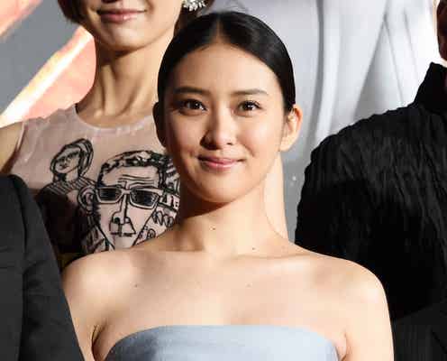 武井咲「衣装を失敗した」悪天候もSEXYドレスで“女優魂”見せる